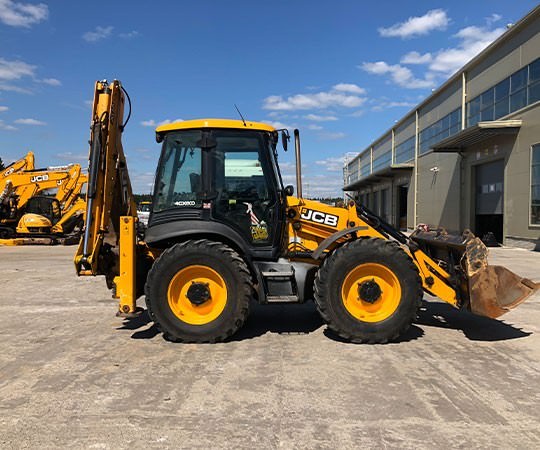 Аренда экскаватора-погрузчика в Коряжме и  Архангельской области